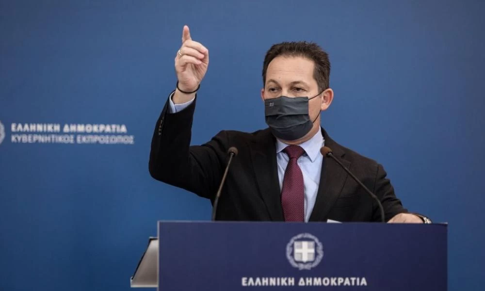 Πέτσας: Ενδεχομένως… μία συν μία οικογένεια στο ρεβεγιόν
